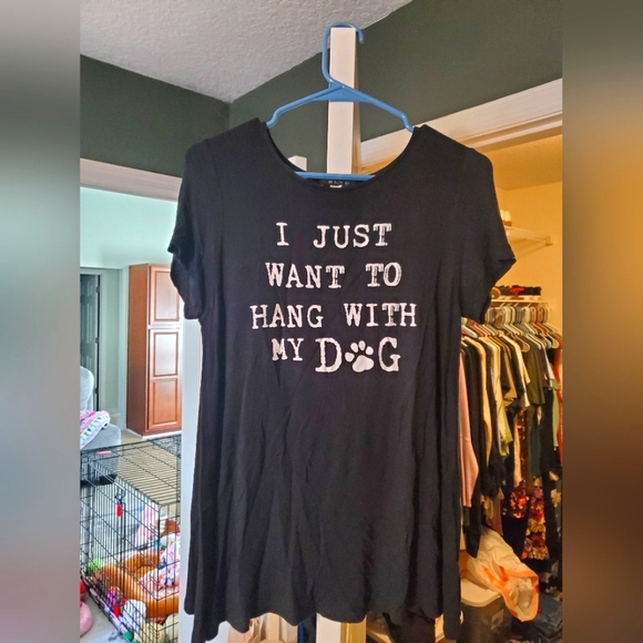 Francesca's Collections Tops - Graphic Flowy Dog Tee